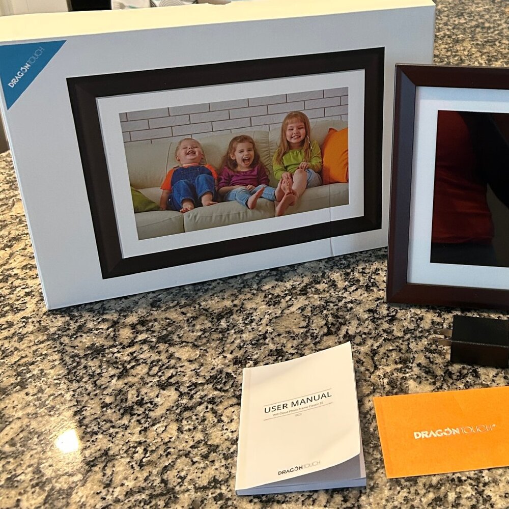 DRAGON TOUCH DIGITAL PICTURE FRAME (BRAND NEW)